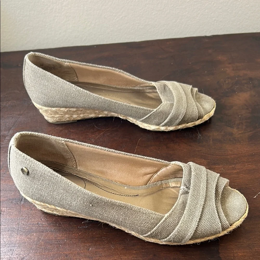 Life Stride Tan Espadrille Peep-Toe Flats Sz 9